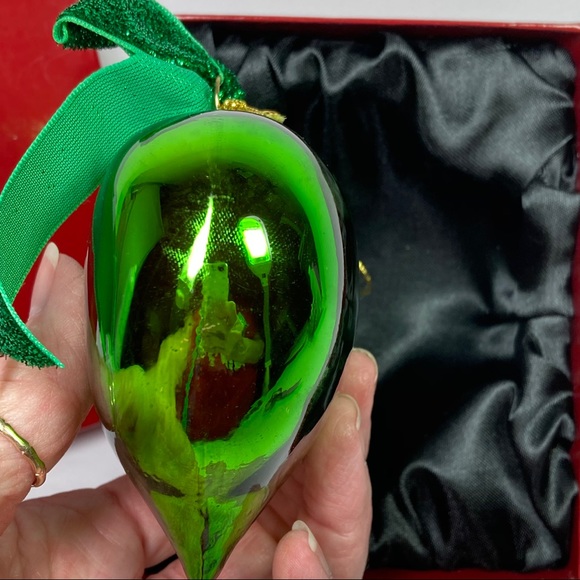 Green Puffed Heart Ornament Glitter Bow Gift Box NEW - Picture 4 of 6